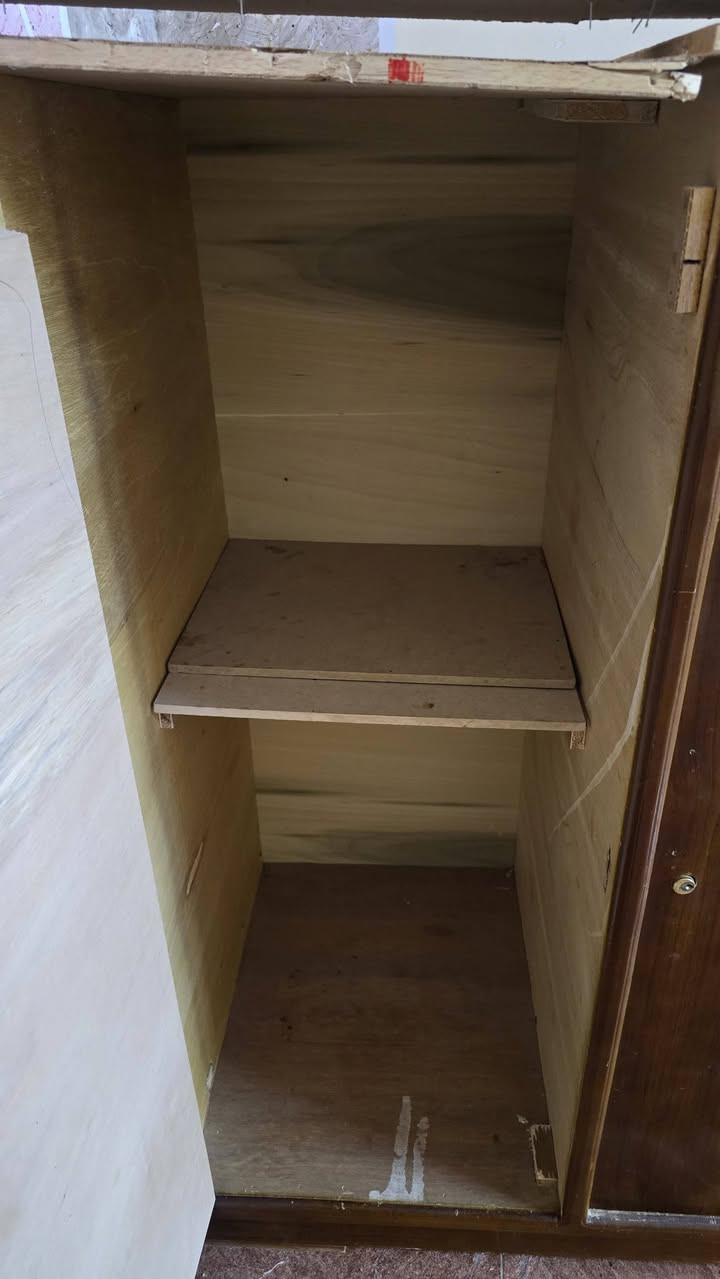 ميز نضد نضيف وسعره 65
شراي اتصل ***********
