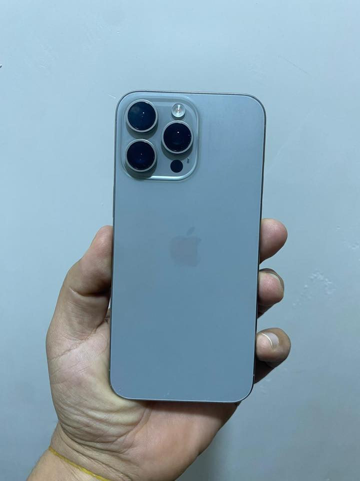 سلام عليكم
ايفون 15برو ماكس 
ذاكره 256
بطاريه 89
نضافه الله شاهد 100%100
ملحقات كامله 
الهاتف ***********وتساب موجود 
فيس موجود 
وبل خدمه لشراي 
مكاني بغداد
