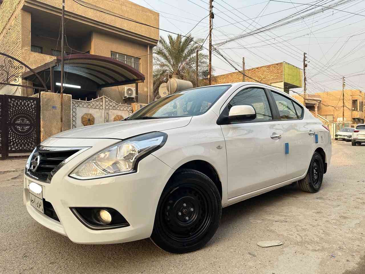 السلام عليكم 
 نيسان سني 2022 
هندي اصلي ابو البليته الزركه 
جديدة جدا ماشية 40 👉 
................
السياره مكفوله من الضربه 
 بعده كلها على وضع الشركه كلشي ما مبدل بيه وحتى كتلوكاتها موجودة كاعيات الشركة والكبات ما مشدودات والسبير ما نازل 
................. 
تبريد تدفئه كله شغال وبلادي 
صدر امامي خلفي 100/100 تخم تايرات جدد 
كشناتها البلادية جديدة واني مسويلها دوشمة للمحافظة عليها 
السياره جاهزه وبدون مصرف 
والمواصفات مال السني المعروفة 
سبايدر تحكمات ستيرن شاشه حساسات خلفيه وبلوجكترات بلادي مانع تزحلق حساسات ضغط التايرات تحكم مري كهرباء وغيرها
الرقم اربيل تريد تحويل تريد وكالة 
رايدها بـــ 123 وبيه مجال
مكاني بغداد للاستفسار اكثر اتصل 
*********** بغداد, العراق
