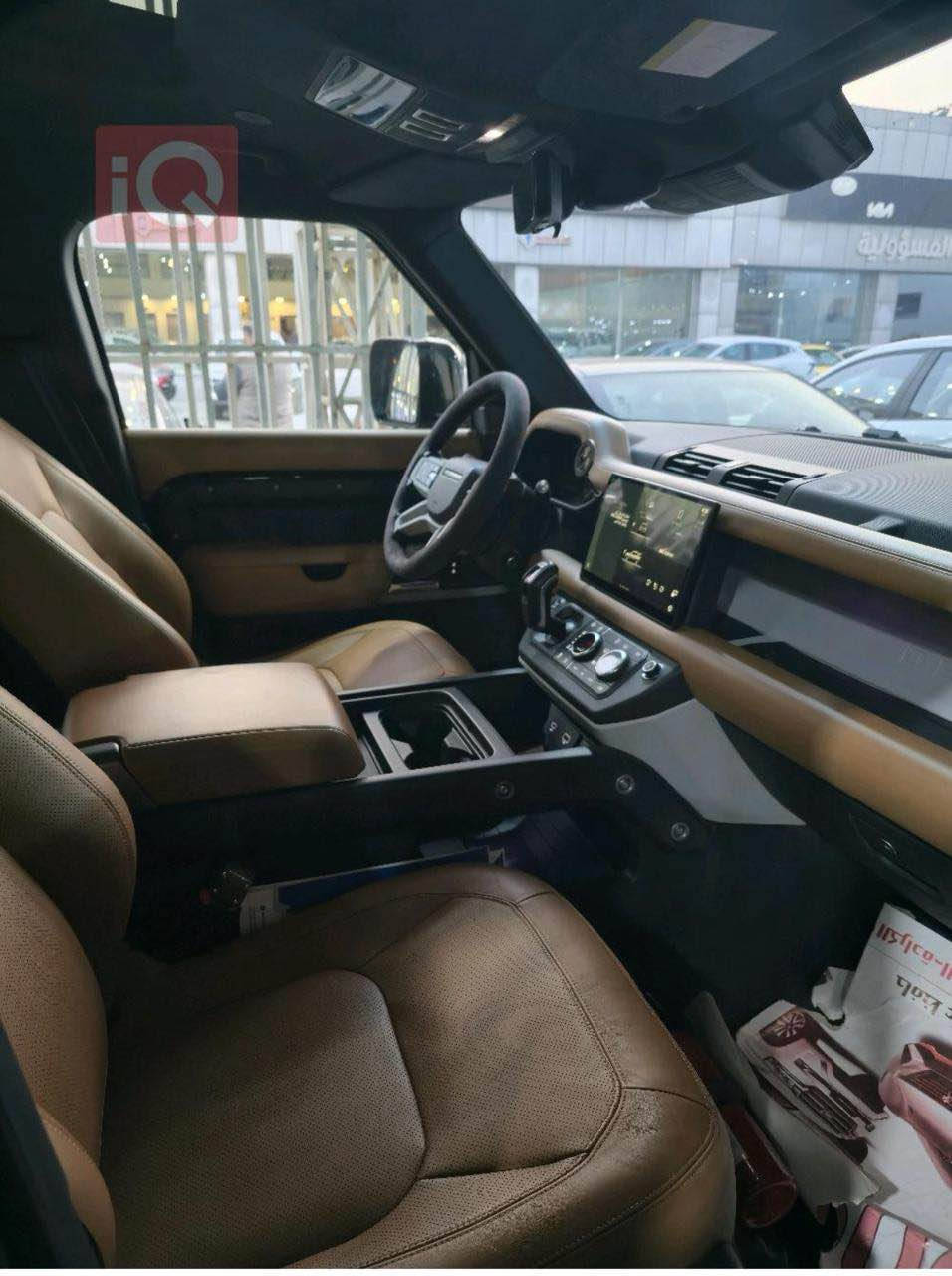 ديفندر موديل 2024 وكاله سردار فول موصفات بعده ضمان شركة 
عداد المسافه 42000كم 
بدون ملاحضات السيارة 
*********** بغداد, العراق
