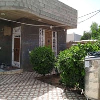 ديالى القصيرين • ٢٠٠م • مع الاثاث