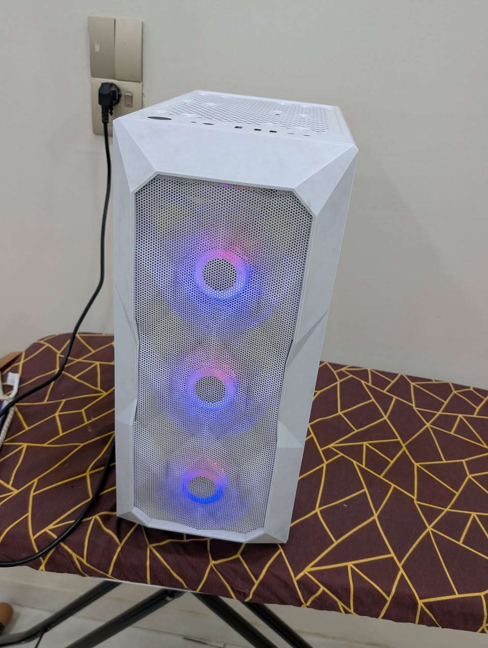 مناسبة لل2k تشغل كل الألعاب فريمات عاليه:
المعالج : Ryzen5 5500
كارد: Rtx 3070ti igame3x
الرام ddr4: 2×8gb
البورد: gigabyte b450m k
تخزين : 512ssd+512hdd sata
السعر بي مجال 
تواصل خاص او واتساب
***********
