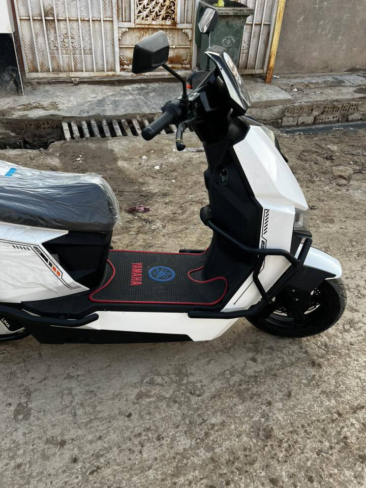 السلام عليكم..دراجه كهربائيه __ليما__ موديل 2025..دخول جديد..عدد البطاريات ..6.. جرافيك ...72.فولت ...55 امبير ...السرعه 140.k ..حقيقي ...مع الوزن 130.k...حجم الملف(2500)..دراجه وضع وكاله الله شاهد من الدوام للبيت مسافة عشر دقايق وارجع حيل نظيفه ...جكات شغاله ..كهربائيات كله شغاله..اشاره..دبل اشاره..لايت عالي ناصي هورن سكن ...مابيه اي نقص...شاحنه ذكيه تدعم الشحن السريع والأيقاف الذاتي عند امتلاء البطاريات جهاز حماية سويجين بصمتين..وصل المعرض بيها ...السعر ( مليون و200.) قفل ..مكاني بغداد الامين...الشراي يتصل..***********..واتساب متوفر..
