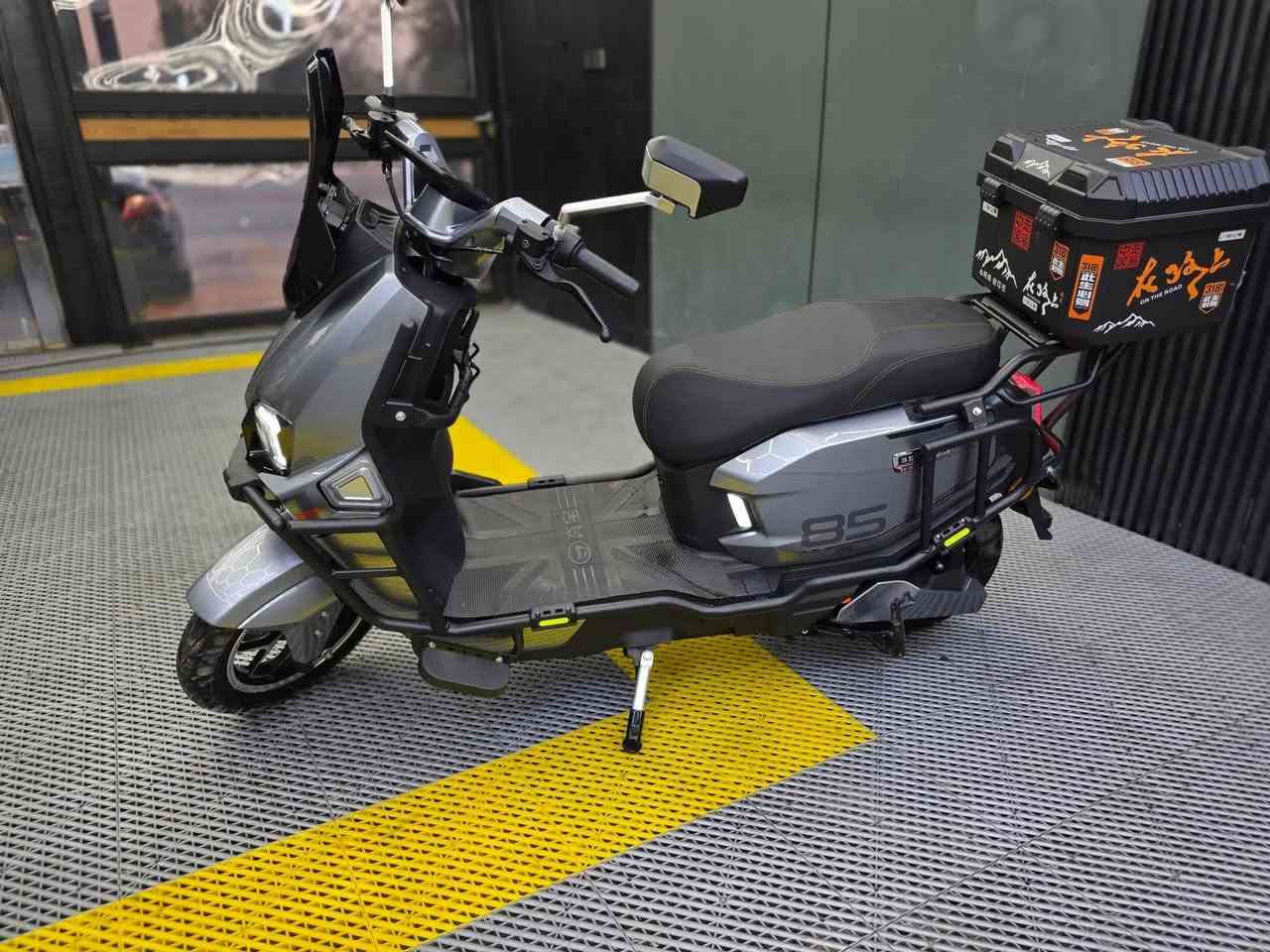 دراجة شحن للبيع سعر ٩٥٠ الف قفل جديدة بمعنى الكلمه ولازلغ بيهه استخدام بيتي سرعه ٨٥ حقيقي استخدام بيتي كلش قليل فقط المرايات تريد تبدلهن لو تصلحهن راخيات من القاعده
٦ بطاريات حجم كبير ...
* الدراجه مسويلهه نانو سيراميك ضمان ٣سنوات ومغلف ppf للشاشه والبيانو بلاك 
رقمي *********** 
مكاني بغداد القاهره او سيطرة الشعب ...
