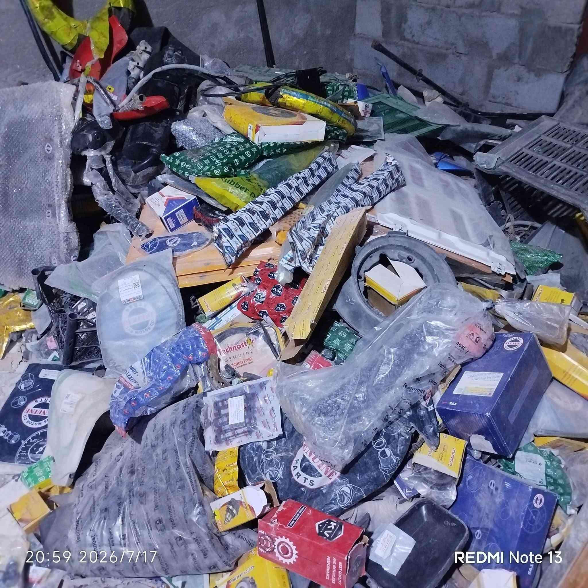 السلام عليكم عندي هذني المواد الاحطياطيه 
مال تكاتك ودراجات عزلت محلي وريد ابيعهن اقل من سعر الجمله،الله شاهد كله اصلي ،اي استفسار الاتصال على الرقم ‏‪***********‬‏ 
مكاني بالتنومه
