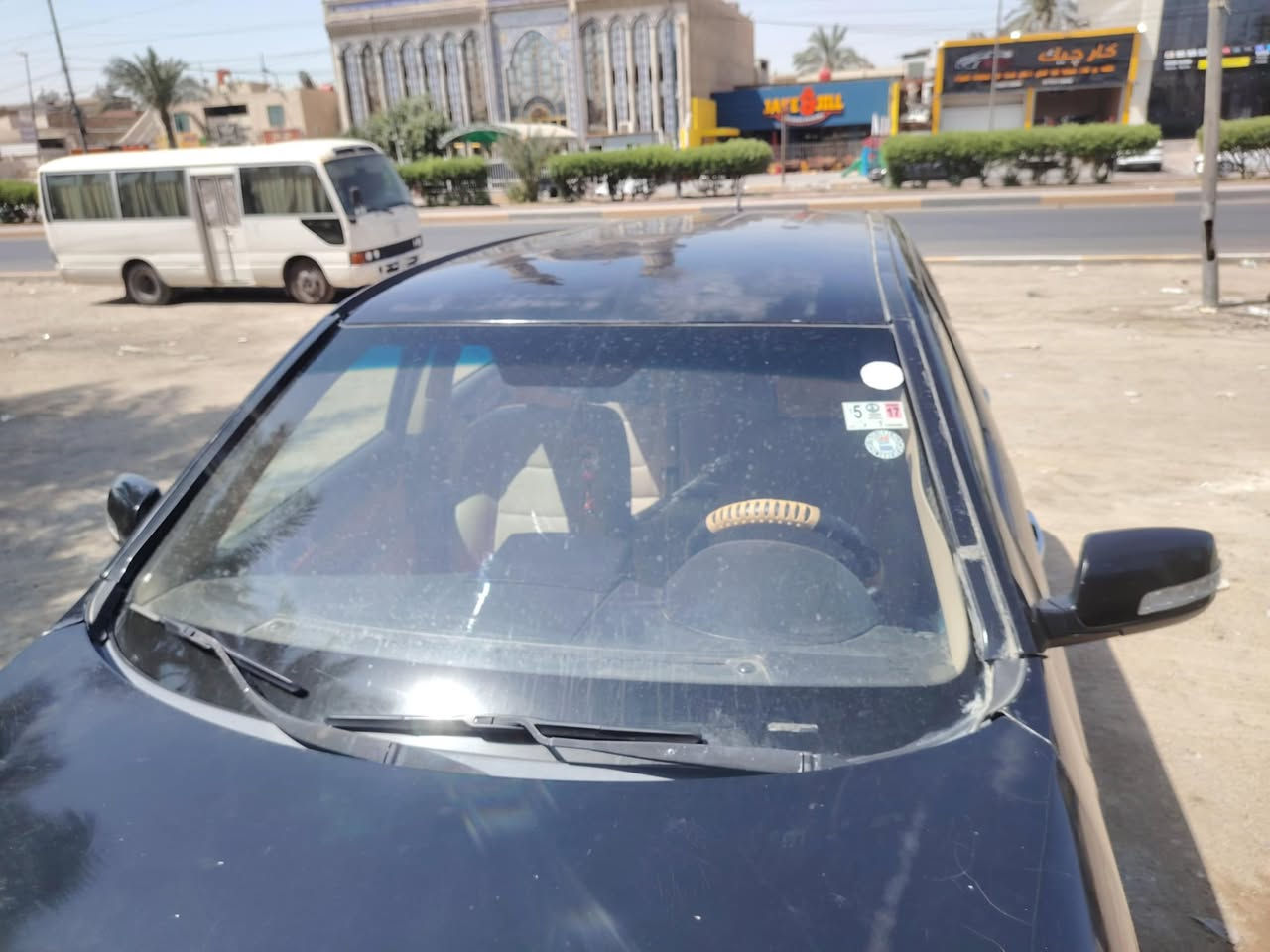 السلام عليكم سورنتو 2012مواصفات معروفه بيها حادث صفحه عكس السايق صبغ عام بدون تكم بدون شواصي ضربه خفيفه حادث بل عراق وارد خليجي مكينه 2400كير مكينه كفاله تبريد 3 قطع 7 راكب رقم أربيل بسمي تحويل مباشر سياره جاهزه وحلوه  السعر 107 وبيها مجال  العنون بغداد الطالبيه ***********
