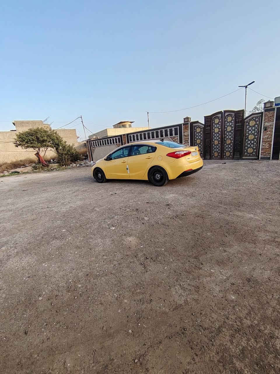 السلام عليكم
فورتي ٢٠١٥ أمريكي بيها فقط بنيد بدون اي دواخل 
محرك دوش المرغوب تبريد الحمدلله ثلج
رقم الجديد بأسمي السيارة جاهزة من كلشي . 
#مراوس_ب_كورلا            ***********
