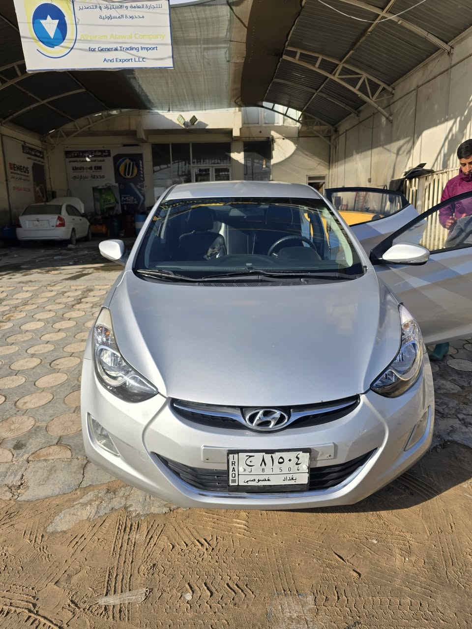 السلام عليكم
هونداي النترا 2011 مضلع لون سلفر 
رقم بغداد باسمي السيارة 
ممشى العداد 150 الف كيلو 
السيارة اشاير بالمري 
تحكم ستيرن 
شاشة 
٦ ايرباك 
بدون حادث قوي مجرد طخات 
مكفولة من الصبغ والتبديل
 كير محرك مكفول  محرك 1.6L جي دي اي 
حدادية 80% بيها بارد طرف الجاملغ الامامي جهة السايق 
السعر ٩٥ مكان نجف 
***********
