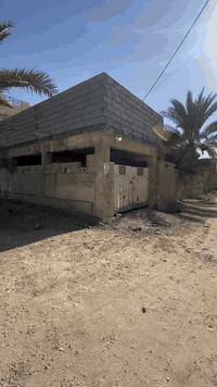 السلام عليكم بيت للايجار التأميم قرب ركن المدينه الشارع المؤدي إلى مطعم حجي باسم  البيت ركن على الشارع العام يحتوي على ديوانيه وهول ومطبخ وثلاث غرف وحده جوه واثنين في الطابق الثاني السعر ٤٥٠ الف للاستفسار الاتصال على الرقم ***********
