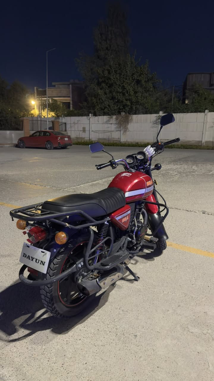 السلام عليكم دايوان 200cc للبيع موديل 23 دراجه جديدة وخير من اللّٰه مرقم بغداد ونقصها بس كفر صفحة الباتري والباقي كله كفاله السعر 2250 وبيها مجال بسيط مكاني بغداد رقمي *********** واتس او اتصال ممتواجد عل
فيس
