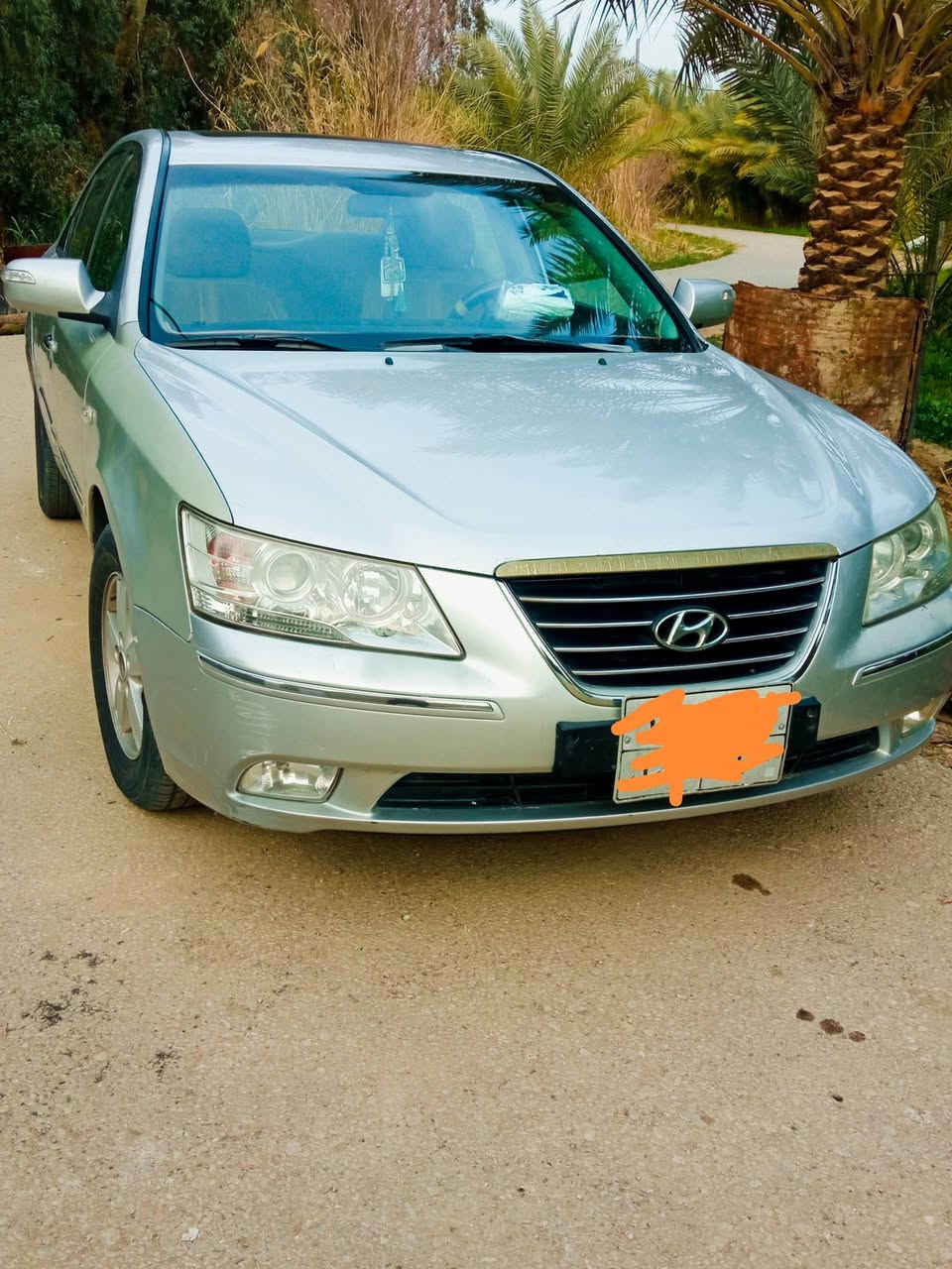 سياره سوناتا للبيع موديل 2009اللون سلفري مكينه 2400السياره بيها فتحه..... وبيها بارد من صفحه واحده  هذا رقمي 
***********
العنوان النجف الأشرف المناذره.... سعر خاص او اتصل عله رقم
