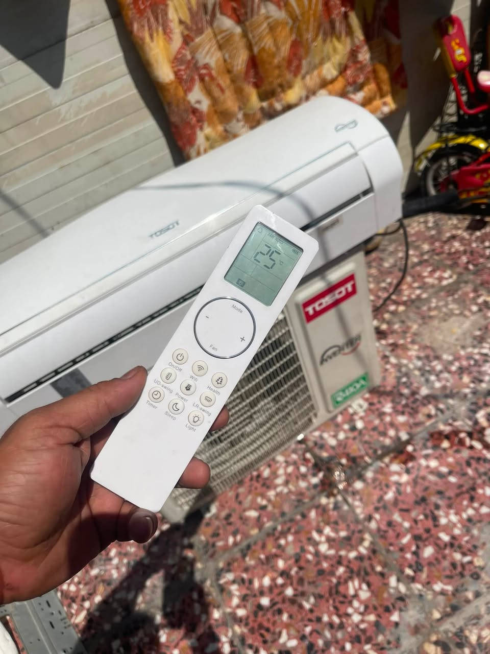 السلام عليكم 
سبّلت انفيرتر توسوت طن ونص جدا نظيف غاز مقفول كامل بس نشد السعر ٥٥٠
مكاني بغداد للاستفسار ***********
