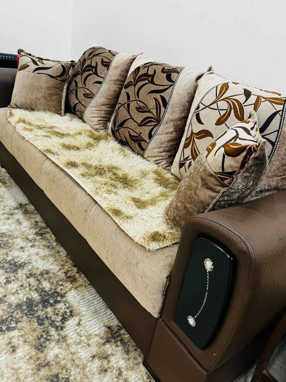 تخم للبيع ٩ مقاعد نظيف اخو جديد 

للاستفسار خاص او وتساب (***********)
