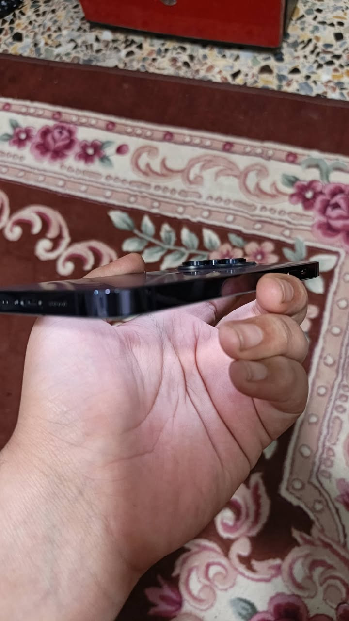 14 pro max 
Esim شريحة الكترونية 
256 
مستبدل شاشة اصلية من ابل 
و بطارية اصلية ١٠٠٪
للبيع ب ٦٧٥ الف 
المكان بغداد 
***********
