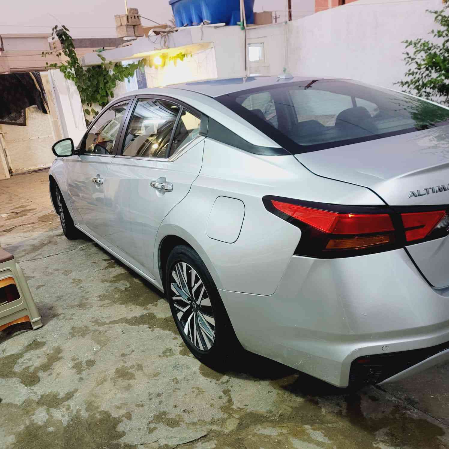 نيسان التيما SV✈️موديل : 2023
مرقم سليمانيا

اللوان : سلفر 

حجم المحرك : 2.5L( 4,سلندر )👍
ملاحظة السيارة : الچاملغ لامامي فقط بارد بيهة قبغ الصدوق والجاملغ الخلفي كلير امريكا بدون  بدون دواخل 100%👍  جميع الايرباكات سليمة 
صور الضرر مرفق ✅

المواصفات : 
‏‎بصمة ابواب 
‏‎بصمة تشغيل 
تشغيل عن بعد : Remote Start
اوتو ستارات : Auto Stard 
اوتو ستارات : Auto Stop‎✈️
رادار امامي (تحديد مسار)
‏‎رادار جانبي (نقاط عمياء)✈️
‏‎رادار خلفي (التحذير من الاصطدام)❌
نظام : Eco👍
نظام : Normal
نظام : Sport
تحكيم ستيرين
لايتات ليد وعدسة زينون 
وبعد هواية مواصفات…
السعر 153 بيهة مجال بسيط
‏‎تفاصيل اكثر الاتصال علی ارقام التاليه
‏ -
   
  اتصال  ***********
عنوان ديالى /بعقوبة
