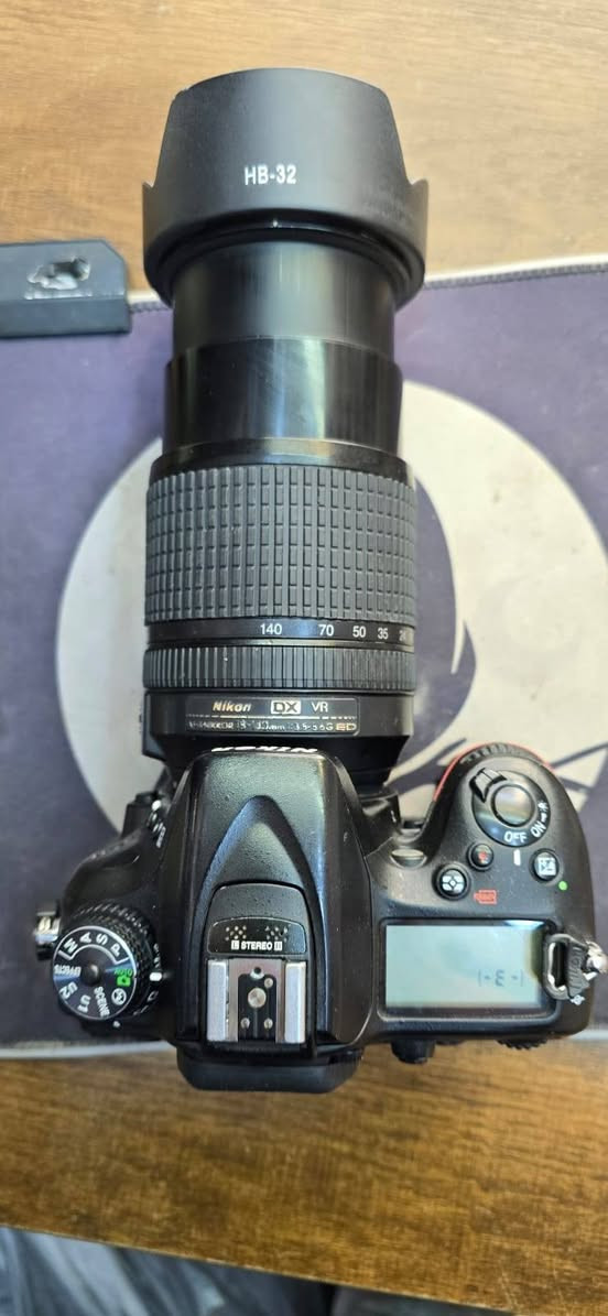 كاميرا نيكون موديل D7100 
مع عدسة 18-140
مع كامل ملحقات حقيبة ورام وحزام وبطارية وشاحنه
نظافة90%
السعر #٥٢٥الف  والتوصيل مجاني
للتواصل واتساب *********** او مراسلة الحساب
