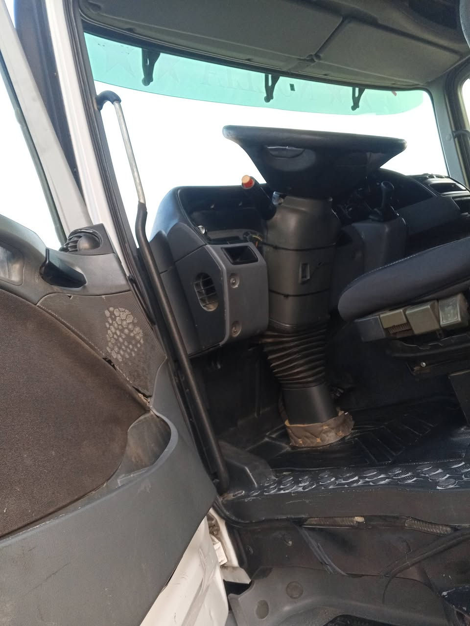 سلام عليكم للبيع مرسيدس اكتروس دخول جديد خليجي بدون رقم بعدهي مديل 5اصل مكيه 8شاصي 33مجموعه جي اف مكقوله السياره تخم تاير عرجه اوتماتيك مكاني البصرة ***********
***********
