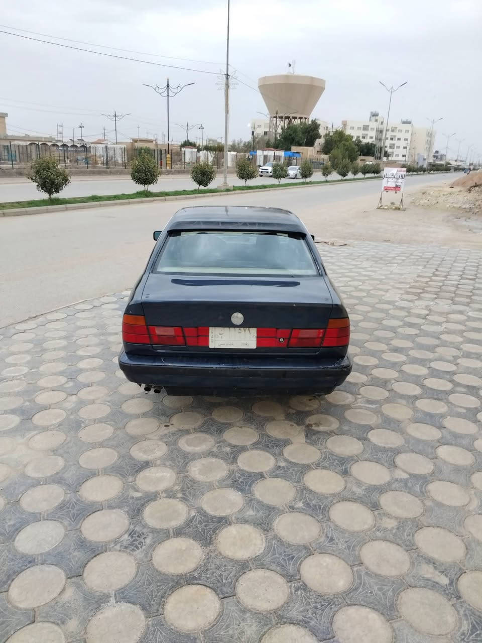 بي ام دبليو 525 مديل 1991 مكينه 3.5 بلاد  مرشوشه عام جماليه بيها طخات بسيطه واضحه رقمها بغداد مالكها كربلاء عندي وكاله عامه سنويتها انتهت قبل يومين حداديه جديدة تواير جدد سياره ما تصرف عليها سعرها 65 وبيها مجال بسيطه مكاني السماوة رقم راعيها ***********
