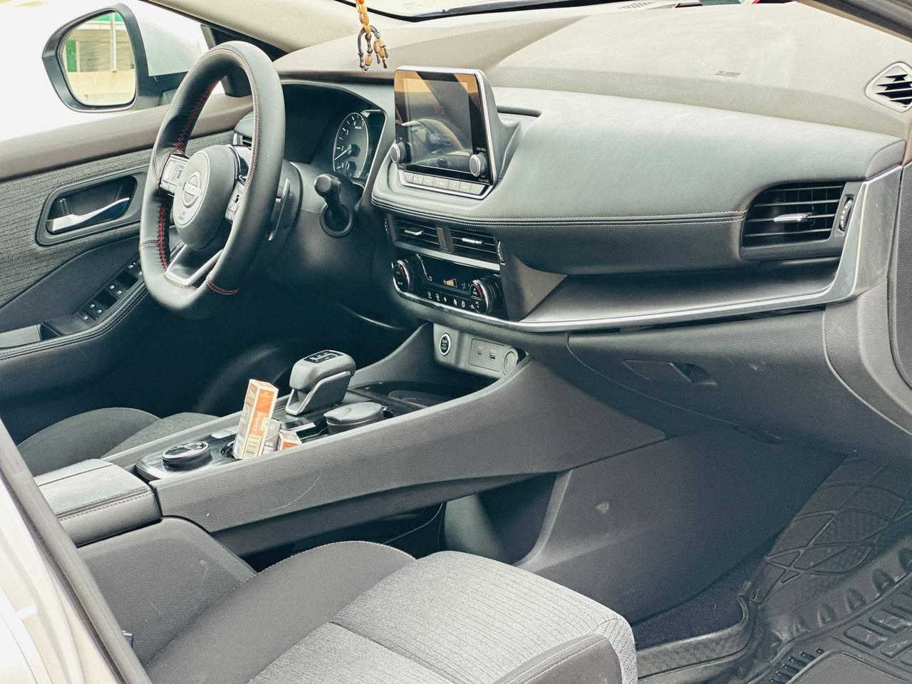 السعر 180$$     ***********
نيسان روج موديل 2023 ماشيه 30 كلين بدون صبغ بدون ضرر مواصفات SV سنويه رقم جديد بأسمي شرط الوكاله والتحويل رادارات أمامي وجانبي كشن كهرب شاشه وكامره 3انطمه قياده الاقتصادي ونورمال وسبورت
قطعتين تبريد تشغيل عن بعد
