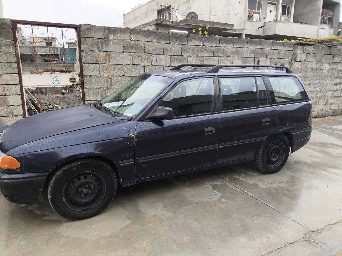 استرا ستيشن 1993
نظيف فول ما ناقصها غير صبغ خارجي

كلشي بيها شغال محرك كير شرط

رقم صلاح الدين حديث وين ما تريد تكدر تحولها

مكان السيارة موصل

السعر 45 وبيها مجال
*********** تل كيف, نينوى
