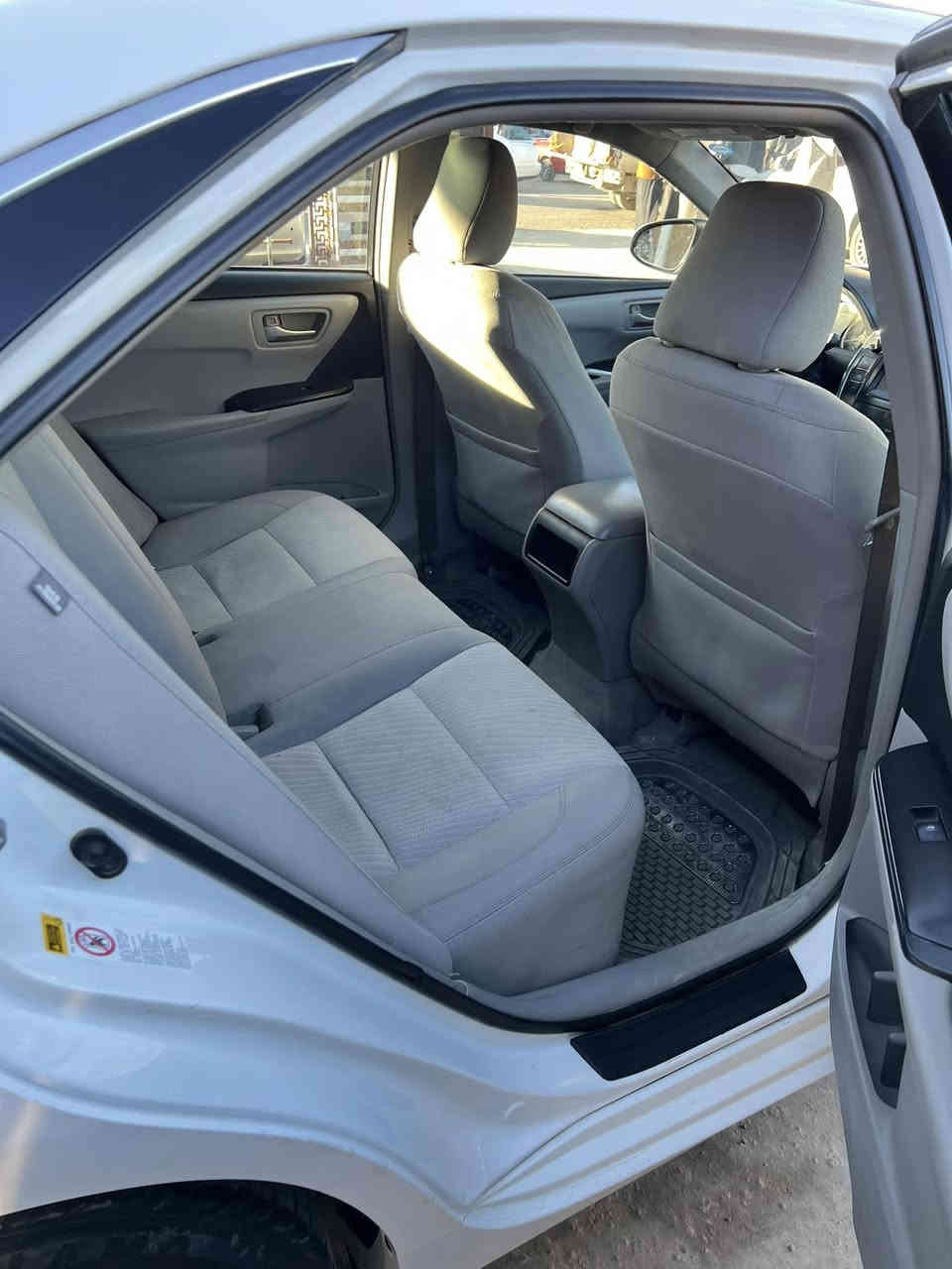 سلام عليكم 
كامري للبيع امريكي 
ضرر ثلث قطع 
يرهم مراوس حسب القناعه 
موديل 2017
كير ومحرك شرط 
تواير وصدر جدد 
السعر 155 وبيها مجال للطيبين 
الرقم ***********
