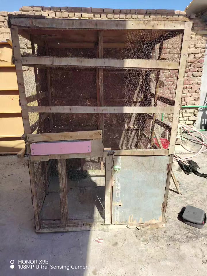 قفص للبيع الطول 2m والعرض متر ونص لاستفسار الرقم ***********
