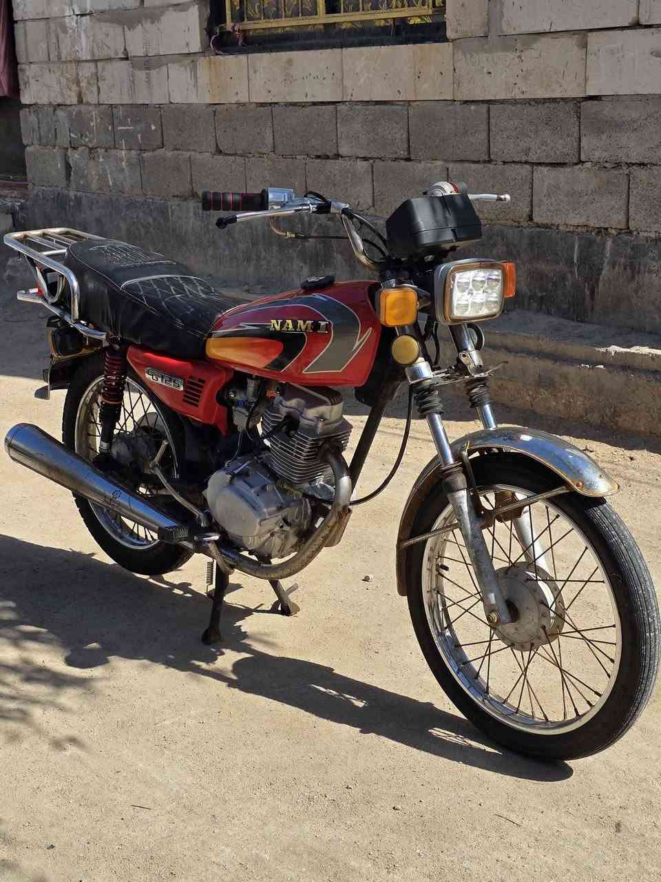 دراجة ناما شلامجة نظيفة كلشي شغال بيها ادوات مكفولة من باب البيت تاخذها اللون احمر موديل 2023
كهربائيات شغالة كلوبات غيرة كله شغال 
السعر 500 وبيها مجال للشراي
للتواصل *********** البصرة, العراق
