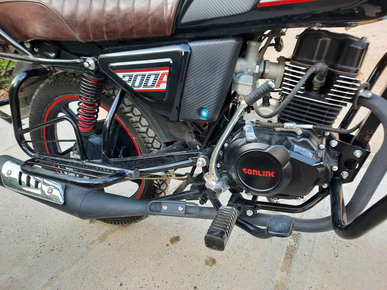 اخون ديوان سلونك مديل 24 زيور زيرو زيرو مستعمل سبوع فقط دهن شركه بعده بصمات سيويجات بعدهن بل جيس دراجه ميحتاج تكول مستعمل زيرو والله. محرك 200 دراجه معروفه مكاني صلاح الدين مجمع الدور مكاتبه فقط. دراجه تخبل وجيس مال شركه موجود اني شلعته. السعر مليون و 250 وبيها مجال لطيبن. ***********.
