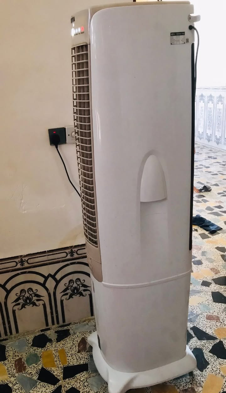 السلام عليكم للبيع مبرده عموديه   جديده  دبل سربس    هواء ثلج  استعمال سبوعين فقط السعر 300الف  مكاني واسط الدبوني للتصال ***********/***********
