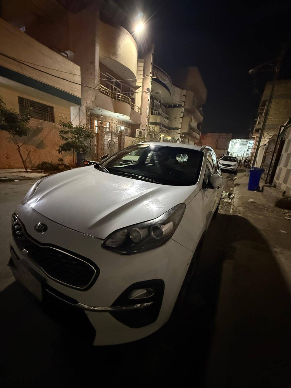 سبورتج 2021 خليجي كفالة عامة
بدون تبديل بدون صبغ
السيارة بدون مواصفات
محرك 2000
الدعامية الأمامية بيها شخوط فقط
محرك كير مكفول
ماشية 87
مكان السيارة بغداد الكريعات داخل بيت
السعر 200 ورقة 
***********
***********
