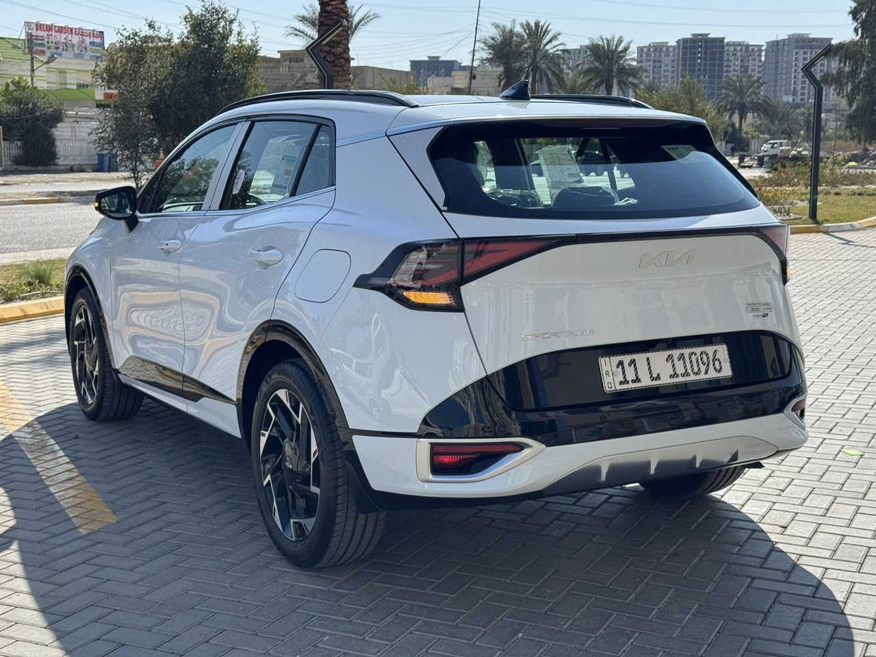 السلام عليكم
كيا سبورتج جي تي لاين 
ضمان الدوليه 
ماشيه 300 كيلو يعني زيرووو
مكفوله كفاله عامه 
مواصفات 
يضمه 
بانوراما 
محرك 2000 دوش 
كراسي كهراباء 
معروفه مواصفات الجي تي 
مكانها بغداد حي الجهاد 
السعر 275$
رقمي ***********
