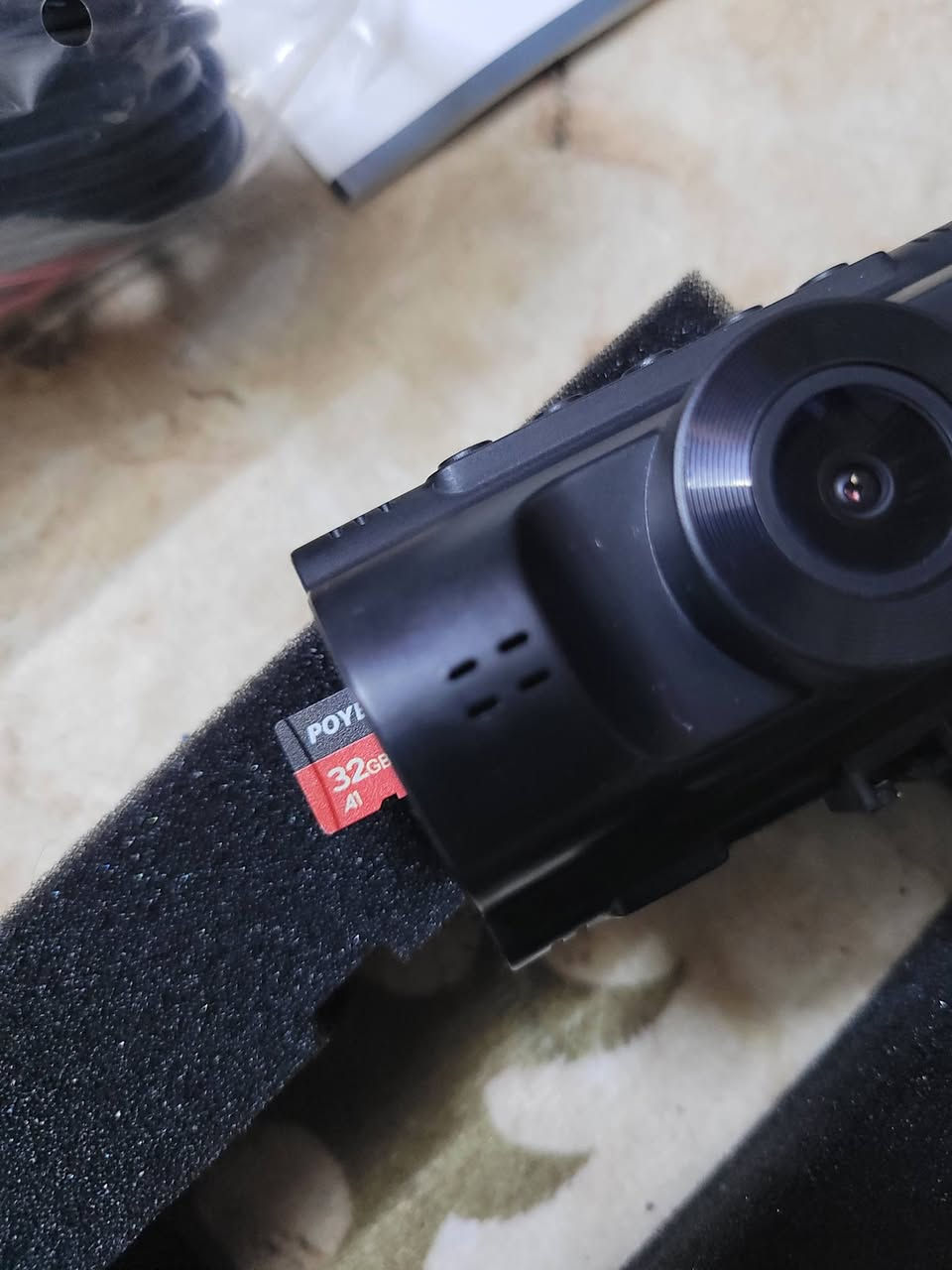 🔥📸 داش كام Yansoo HD – 3 Channel للبيع 📸🔥
تدور على أمان وحماية لسيارتك؟ هاي الداش كام توفرلك تسجيل كامل وواضح بكل وقت 👌
✨ المواصفات:
• 🎥 تصوير عالي الدقة HD
• 📷 نظام 3 كاميرات (أمامية + داخلية + خلفية)
• 🌙 تصوير ليلي واضح
• 🔁 تسجيل حلقي (Loop Recording) حتى ما تمتلئ الذاكرة
• 🚨 حساس حركة وصدمة (يحفظ المقطع وقت الحادث)
• 💾 تدعم كارت ميموري
• 🔌 تشغيل مباشر مع السيارة
💎 الامتيازات:
✔️ توثيق كامل لأي حادث أو مشكلة
✔️ مناسبة للسيارات الخاصة والتكسي
✔️ أمان أكثر إلك ولعائلتك
✔️ حجم صغير وتصميم أنيق ما ياخذ مكان
📦 متوفرة بسعر مناسب
📩 للحجز والاستفسار راسلنا عالخاص


**إذا كنت صاحب هذا الإعلان وتريد حذفه لأي سبب، رجاءا أرسل رسالة إلى الدعم الفني**