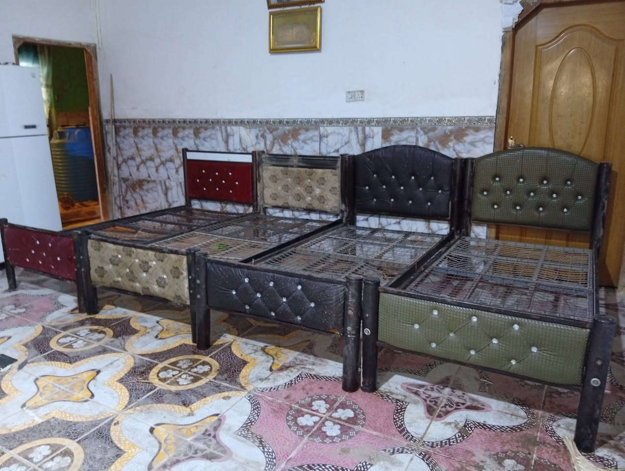 السلام عليكم اخواني الكرام عندي 4جوربايات للبيع نضافتهن 80٪المكان قضاء المدينة ***********
