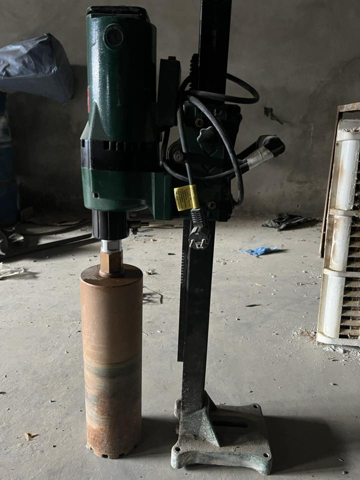 جیهازی كۆڕی سەقف كون كرد بۆفرۆشتن
***********
