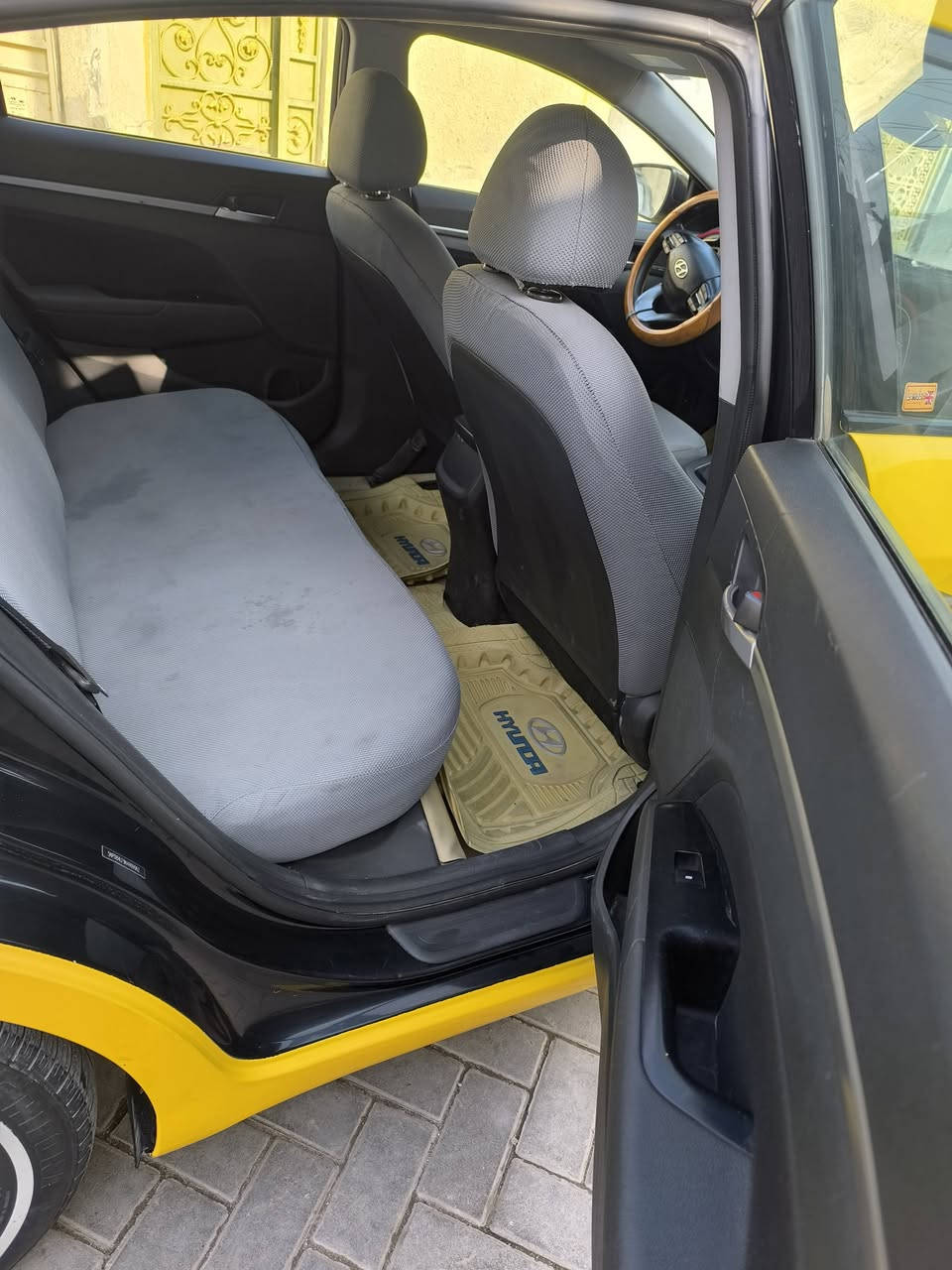 سلام عليكم البيع هونداي إلنترا موديل 2019وارد امريكي حادث كدامك بل منشور بدون دواخل شرط سونار كلها اليبل واحد سيارة جديدة وجاهزة من كلشي تبريد ثلج حدادية تخم تاير كير ومكينة 2000  دوش مكفولات سيارة احله من صور السعر 137 لاستفسار علا رقم *********** مكان سياره بغداد جميله
