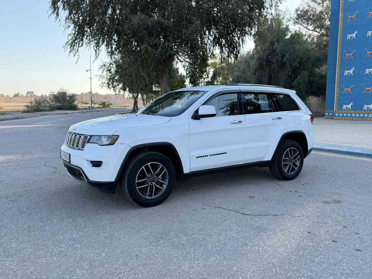 جيب لاريدو 2019 وارد امريكي حادث بسيط جدا فقط ربع البنيد صبغ السونار مرفق مع الصور وبالعراق شخط بالباب ومصبوغ عل كد الشخط السياره مكفوله من اي اضرار داخليه ماشيه 90 الف ميل مواصفات شاشه كبيره كير كوبرا ردار امامي ورادار حانبي بصمه نضام ايكو وسبورت تشغيل عن بعد حساسات وباقي المواصفات المعروفه 
ملاحظه 
( محرك السياره مبدل 2014 يعني انسى شي اسمه دوانز ) 
السعر 188 وبيه مجال 
العنوان بابل الحله 
للاستفسار 
***********
***********
