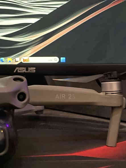 🔥 للبيع — DJI Air 2S 🔥
درون نضيفة جداً وما بيها أي مشاكل، استخدام خفيف ومعتنى بيها كلش.

📦 المحتويات:
• الطيارة + الريموت
• 3 بطاريات أصلية
• فلاتر ND عدد 4
• جنطة أصلية
• كامل الملحقات بدون نقص
•قطعه ل حماية الگمبل والكاميرا
*ملاحضه: الگمبل او الكاميرا مابيهن اي خلل وممتعرضات ل اي ضربه يعني جديده ب معنى الكلمه
💰 السعر: 1,300,000 دينار قابل للتفاوض
📍 الموقع: النجف
📞 للتواصل: ***********

الدرون جاهزة للفحص والتجربة امام المشتري
