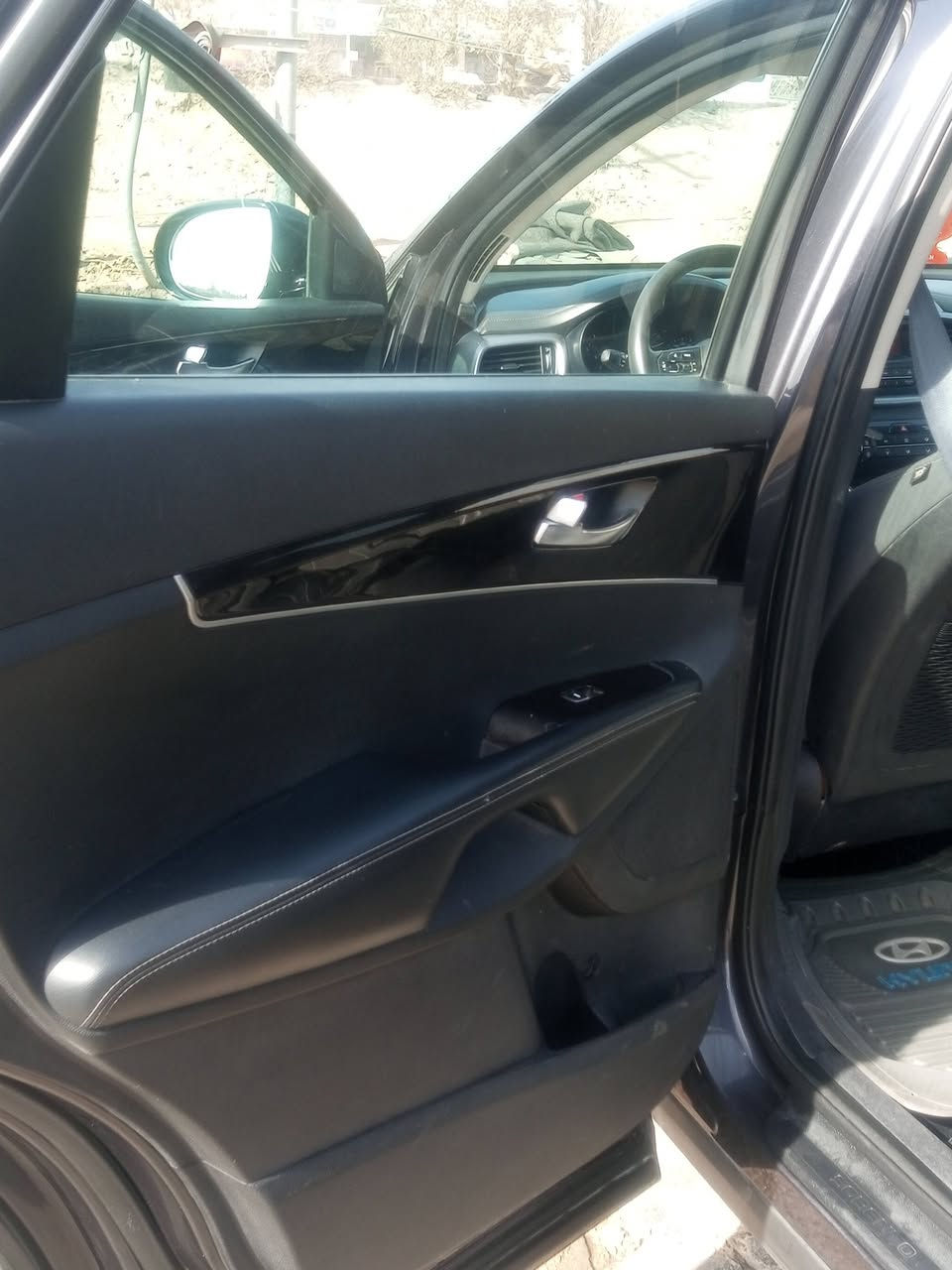 ‏سلام عليكم 
‏من رخصت مدير الكروب سورنتوا للبيع والمراوس بافلاونزا سياره كفاله شرط بيه بس بنيد داخله كلين شرط كارتون تحويل ثاني يوم بأسم ولد صديقي السعر ١٦٥ رقم ***********
‏
