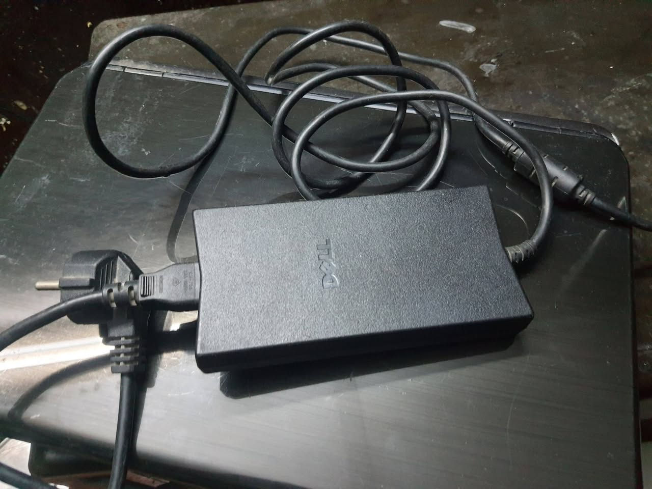 لابتوب ديل لبيع يرادلة سوفت هارد SSD 512 كوراي سفن شاحنة لاصلية مكاني جميلة شارع خير الله ***********
