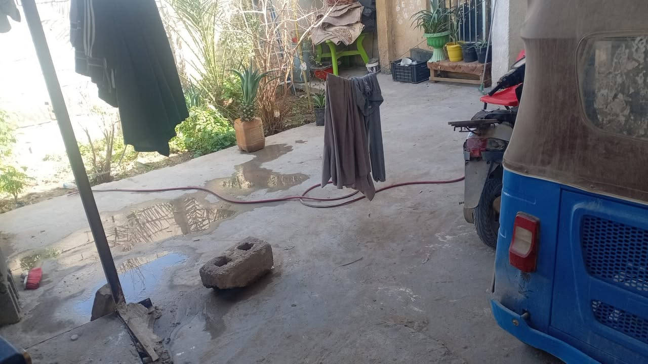 🏡 بيت للبيع – المسيب / حي الميثاق
📐 المساحة: 100 م²
📄 طابو صرف
مموجودة صور كافية بس هاي تفاصيل 
🌿 حديقة أمامية
🛣️ قريب جداً من الشارع الرئيسي
🚧 أمامه تبليط وعلى شارع رئيسي
✨ تفاصيل البيت:
• غرفتين نوم 🛏️
• صالة
• حديقة كبيرة بحجم وسط وفيها زرع 
• نص صبة جاهزة
• مطبخ مفتوح على الدرج
• السطح نظيف ومبني
• أمام البيت طريق وساحة (غير مزدحم وغير خنكة)
✅ موقع مميز ومناسب للسكن
💰 السعر: مناسب جداً وقابل للتفاوض

📞 للاستفسار: ***********
🏢 مكتب عقار أهالي المسيب
📍 حي المعلمين الثالثة – قرب جامع محمد الجواد
