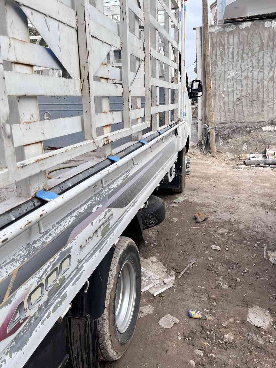 السلام عليكم كيه فحل 2004مكينه مفتوح والفحل مسكر مكينه وأكسل وكير وحداديه وتحويره تايرات 14 السعر 80 وبيهه مجال رقم راعيهه ***********
