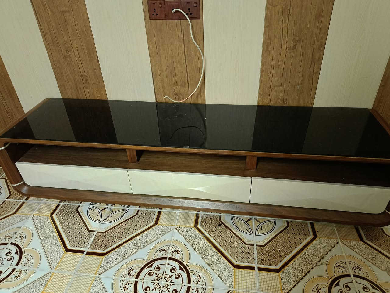 ئەم کاڵایانە بۆ فرۆشتن لەسلێمانی ، زەرگەتە
کەوانتەری سێ مەترونیو سنگەکە قیاسی 1,80

تەباخی کریازی ئەسڵی 

مرەشەحی مارکەی general

مێزی تەلەفزیۆن لەدیوان کڕیومە

پەردەی زێبرا ڕەنگی قاوەی تۆخ بەرزی 2,30سم

ژمارەی مۆبایل بۆزانینی نرخ 

***********
