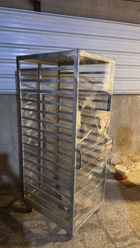 عندي هذني للبيع خاص بالافران مكانهم بشارع المضيف   07711419944