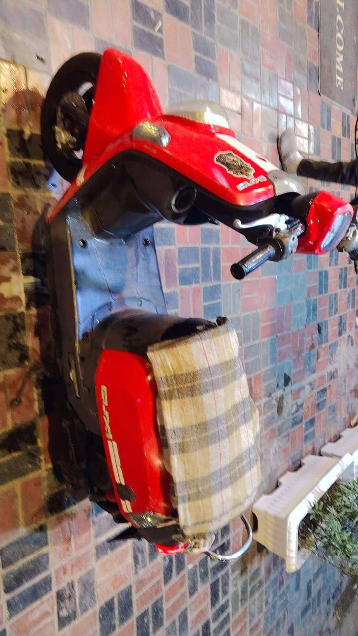 سلام عليكم بوليس كابرته البيع قبل شهرين طلعه من معرض مكفوله برغي مامفتوح بيه المكان طوريج الرقم *********** السعر 800 وبيه مجال الشراي
