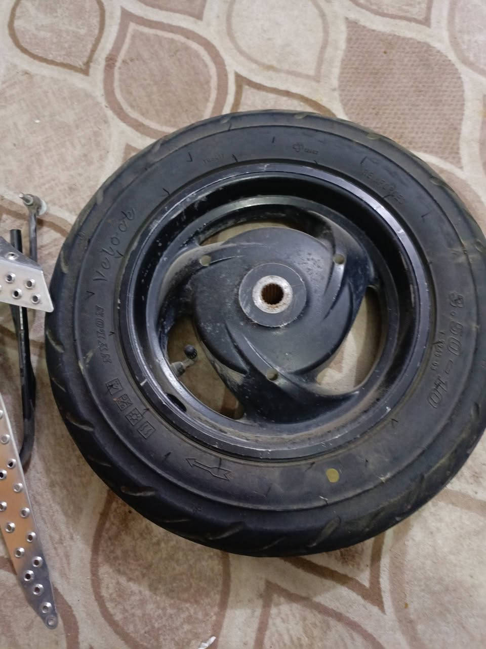 السلام عليكم قراض مال ثعلب كله جديد كابريتر مال حاويه ويل وتاير جديد دبلات اليريدهن يتصل مكان الغزاليه 
***********
