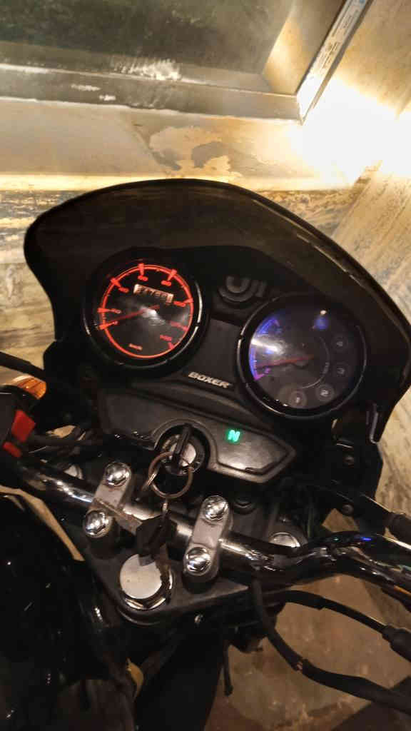 بوكسر موديل 22, 
اورق اصولي 
السعر مليون وميه وخمسين 1150
دراجه خير  من الله 
مابيها نقص برغي كلها شغاله
ضفيره كامله
مكينه ناعمه تخبل
كلاجات جديده 
تايرات جديده
مكاني بغداد الدورة المعلمين( *********** بغداد, العراق
