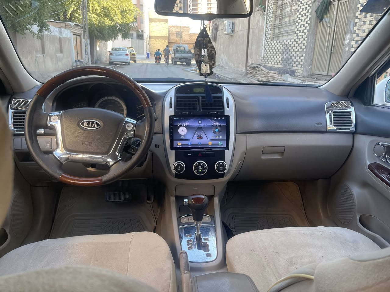 سلام عليكم كيه سيراتو  2007 لبيع وارد خليجي  سيار ةتخم تاير حداديه جديده  تبريد ثلج سياره شاشه كامره خلفيه اربعه دسك نضامااي بي اس حجم المحرك 1600   سنويته لغايه 20028 تحول اي مكان سياره بيه رشات صبغ بدون حادث  اثر طخات بصيطه    سعر سياره 87 وشويه بيه مجال مكان السيارة نجف لستفسار عله رقم ***********
