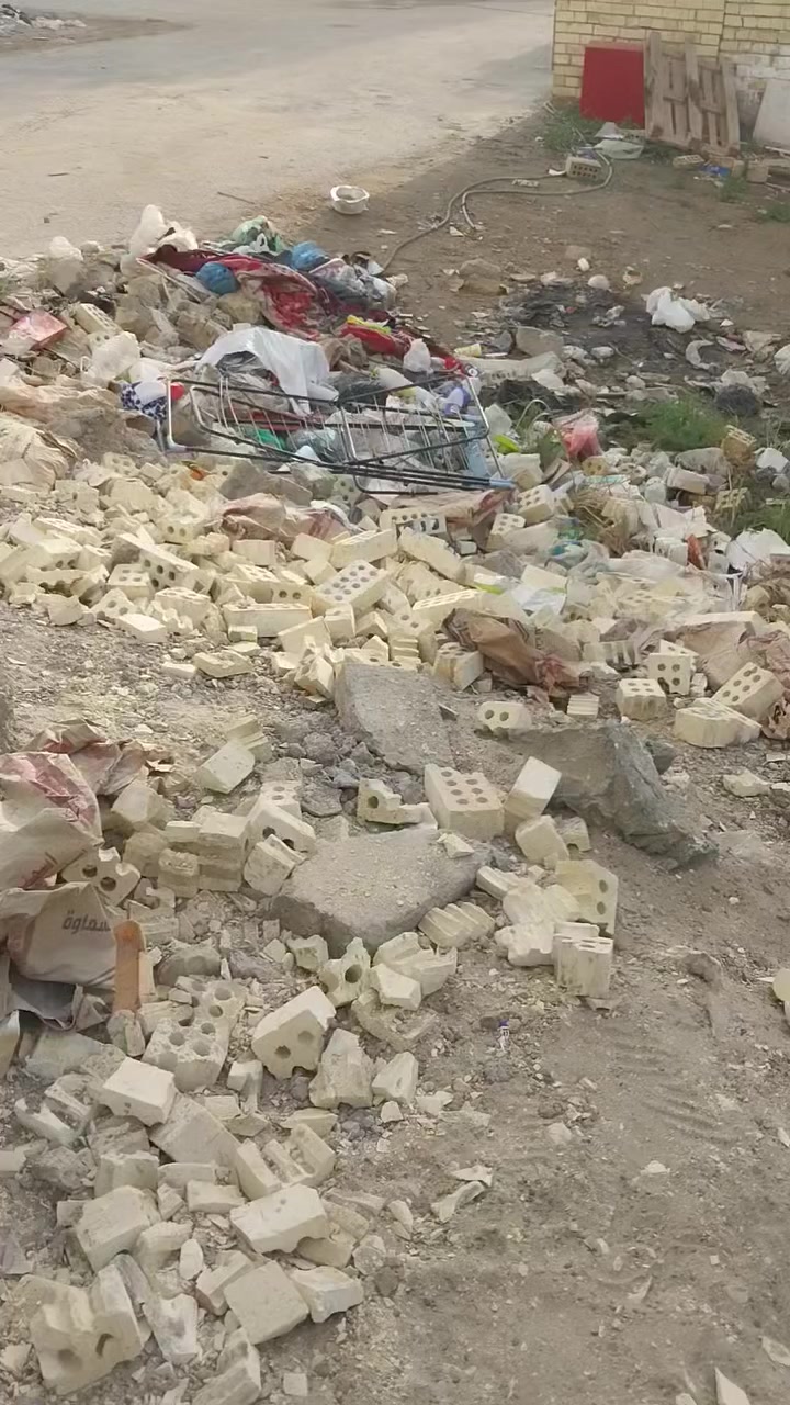 قطعه ارض ١٠٠ متر خط النفط المجمع الاول ذو الفقار مقابل شارع الصناعي الجديد خدمات متوفره منطقه كامله سند ٢٥ بسمي ***********
