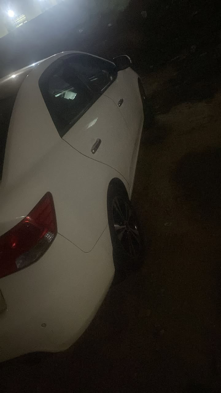 السلام عليكم سيراتو للبيع 2013 خليجي السياره نص فول ماشيه 200الف السياره نضيفه حيل السعر 100 ***********
