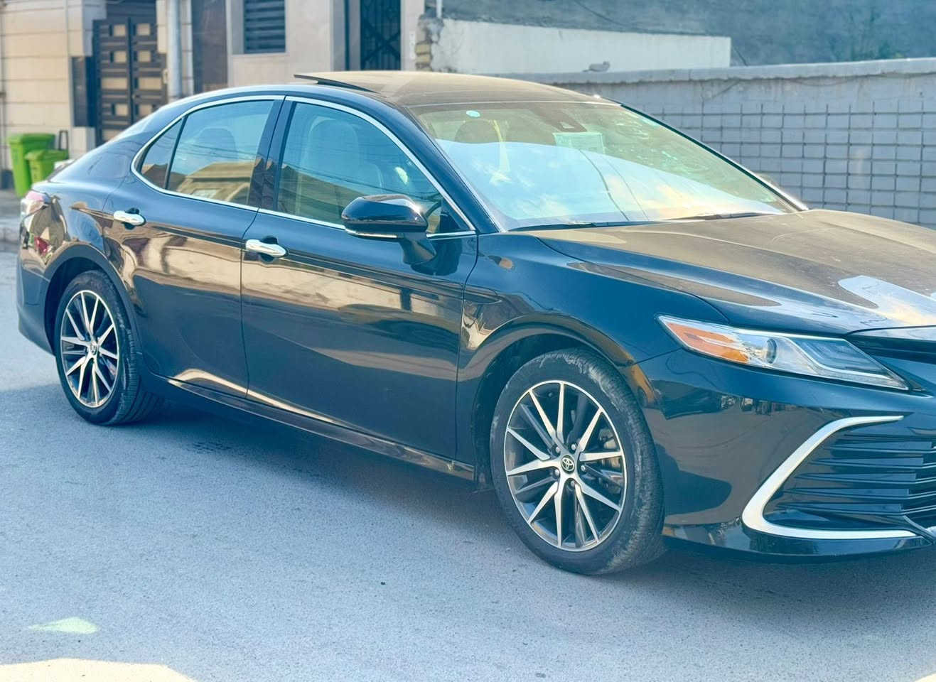 السلام عليكم.
سياره للبيع نوع تيوتا ( كامري وارد امريكي بانزين ).
لون اسود.
رقم بغداد دولي ، باسمي.
موديل( 2024 ).
ماشيه ( 19 الف كيلو متر ).
الضرر ( بنيد + جاملغ يمنى ).( وباقي السياره مكفوله ).
السعر ( 205$ وبيهه مجال ).

مواصفات السياره كالاتي : فئه (XLE) ، فول مواصفات 1/1.

1- بانوراما .
2- بصمه .
3- هند بريك بصمه .
4- محرك 4 سلندر ( 2500 ).
5- كراسي الاماميه عدد (2) كهرباء .
6- كراسي الاماميه عدد (2) تدفئه .
7- كراسي جلد .
8- قطعتين تبريد .
9- شاشه جبيره نفكيشن + كامره خلفيه.
10- شاحن واير ليس .
11- اوتو هولد + مود درايف(ECO ، NORMAL ،SPORT).
12- لد امامي + لد خلفي + لايت زينون عالي ، ناصي.
13- تحكمات ستيرن فول .
14- رادارات.

عنوان السيارة ( بغداد - الكرخ ).
للاستفسار اكثر الاتصال على الرقم ( ‭0771 342 9043‬ ).
تحياتي للجميع …
